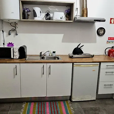 Al - To Travelers Apartment *