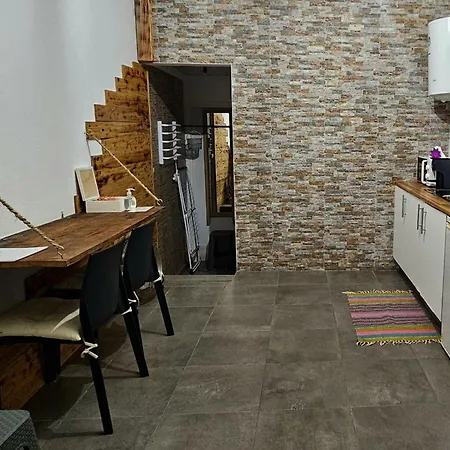 Al - To Travelers * Ponta Delgada