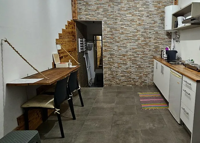 Al - To Travelers * Ponta Delgada